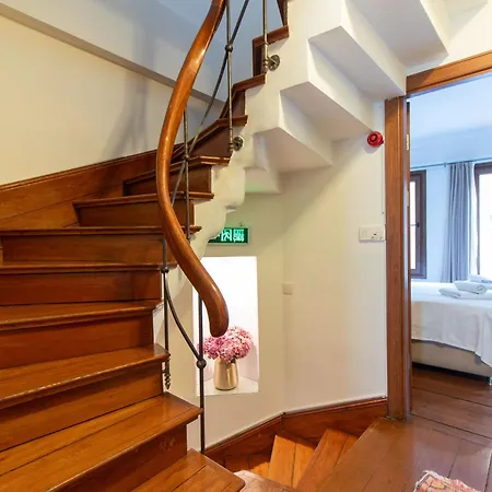 3Br Gem W Sea View Terrace In Historic Peninsula Apartament Istanbul