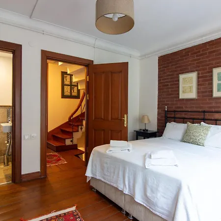 3br Gem W Sea View Terrace In Historic Peninsula