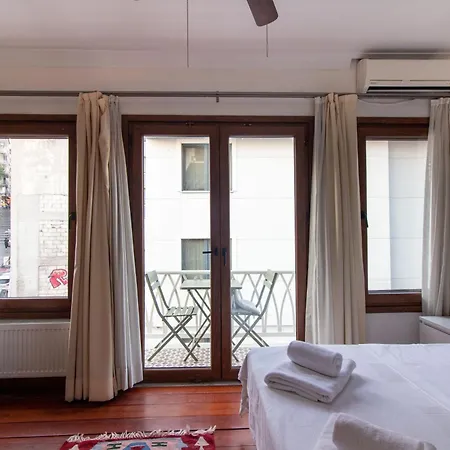 3br Gem W Sea View Terrace In Historic Peninsula Istanboel
