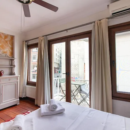 3Br Gem W Sea View Terrace In Historic Peninsula Istanbul