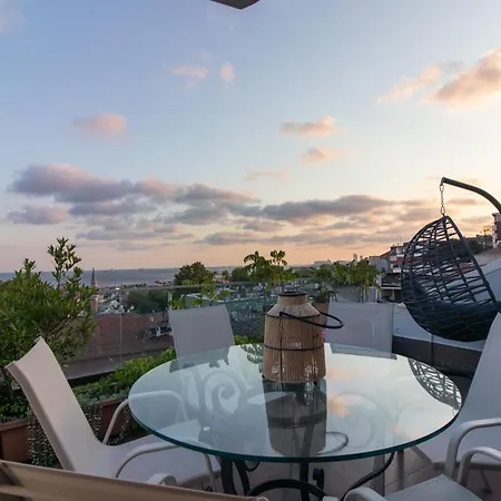 3br Gem W Sea View Terrace In Historic Peninsula Istanboel