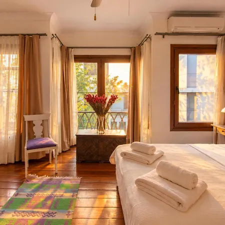 3br Gem W Sea View Terrace In Historic Peninsula *