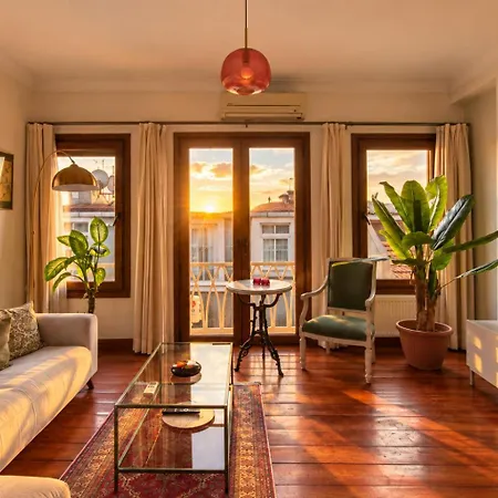 Appartement 3br Gem W Sea View Terrace In Historic Peninsula Istanboel