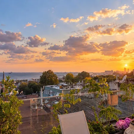 3br Gem W Sea View Terrace In Historic Peninsula Appartement Istanboel